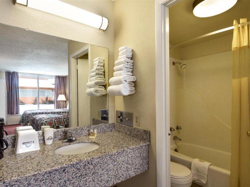 Days Inn By Wyndham White House Ngoại thất bức ảnh