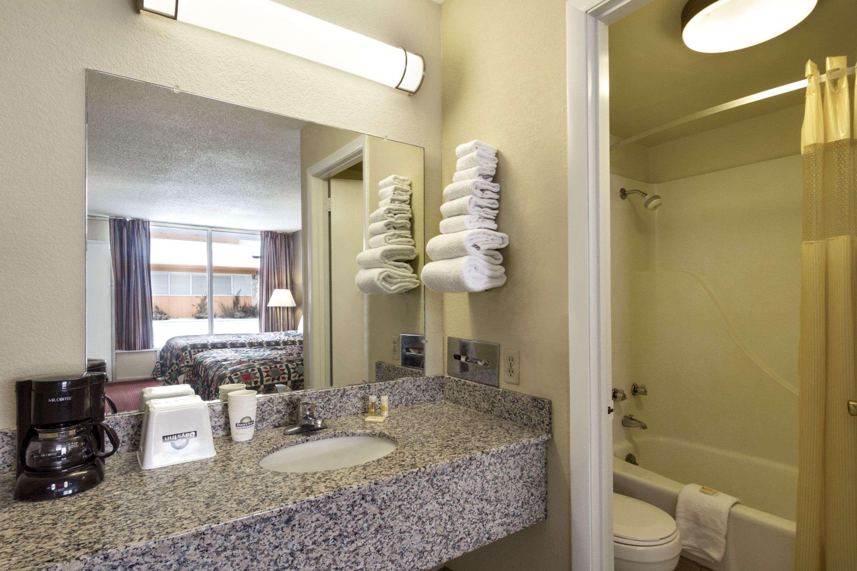 Days Inn By Wyndham White House Ngoại thất bức ảnh